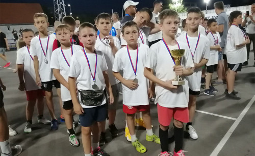 Ученици четвртог разреда освојили 2. место на Меморијалном турниру „Петар Пера Рађеновић“
