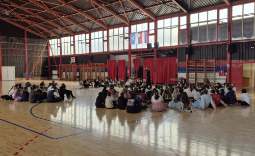 Представљање в.д. директора ученицима